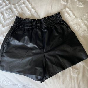 Wilfred free shorts with pockets.